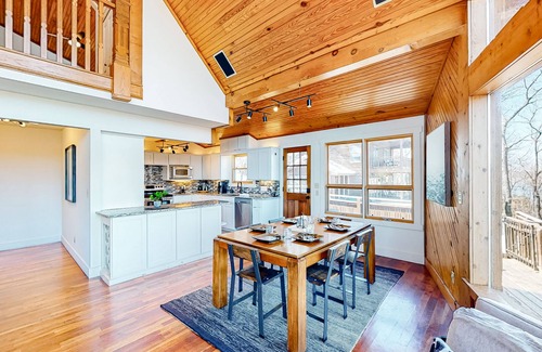 Bentonville - Fayetteville Cabin | Stunning lakefront home with guesthouse, private infinity pool, sauna & firepit