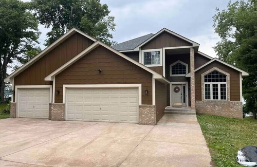 Pine City Cabin | Stunning lakeside cabin-100 ft of private, stair-free shoreline-3,000 acre lake