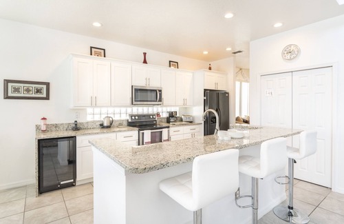 Sunset Lakes Villa | Stunning lakeside location 2 king masters , games room, hot tub 4 miles Disney.
