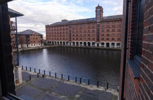 Vauxhall Apartment | Stunning Liverpool City Location with River View and parking space included