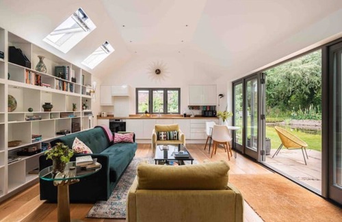Bourn Cottage | Stunning Lodge in Idyllic Setting, Near Cambridge