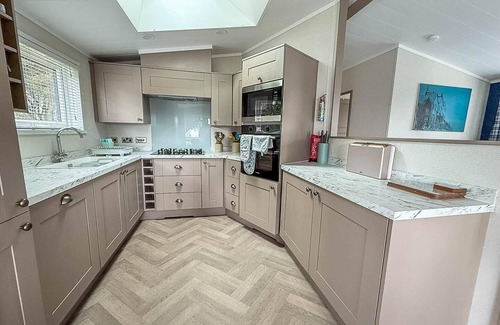 Corton Cabin | Stunning lodge with large decking at Azure Seas in Suffolk ref 32109OG
