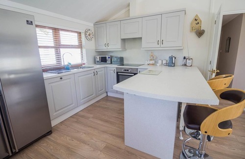 Saxmundham Cabin | Stunning lodge with free WiFi for hire at Carlton Meres in Suffolk ref 60013M