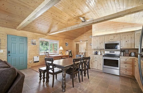 Mammoth Creek Cabin | Stunning Log Cabin Close to Panguitch Lake