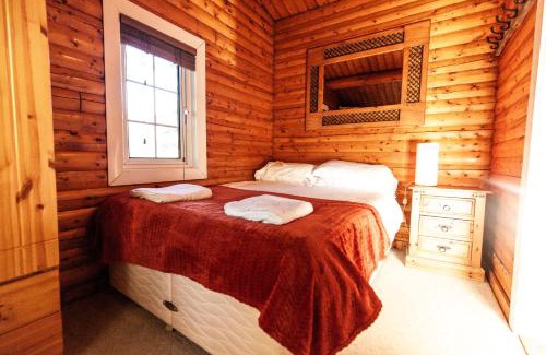 Bronaber Resort | Stunning Log Cabin with Garden in Snowdonia - Hosted by Seren Short Stays