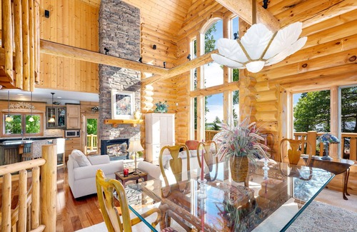 Duluth Cabin | Stunning log home on Pike Lake with many amenities. Perfect for larger groups