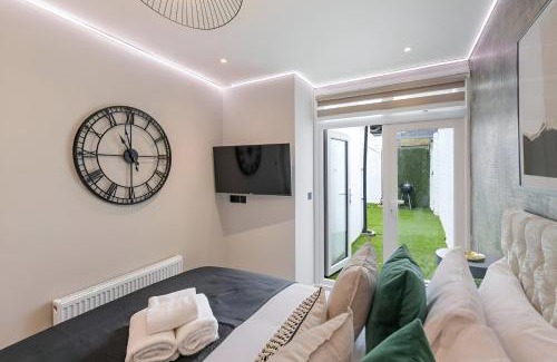 New Cross Apartment | Stunning London Flat with Jacuzzi Bath