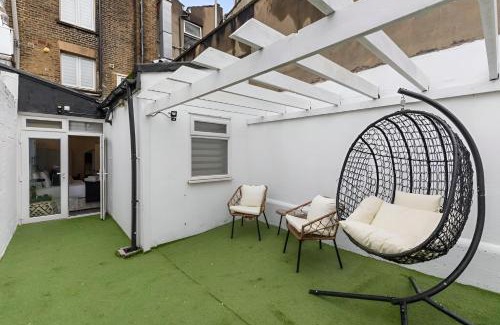 New Cross Apartment | Stunning London Flat with Jacuzzi Bath