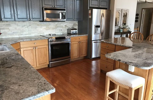 Locust Lake Village House | Stunning Luxury LAKEFRONT – Hot Tub, Dock, Sunsets, Sauna – Minutes to Skiing
