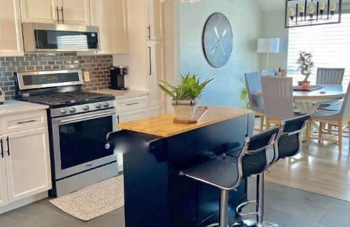 Sauble Beach House | Stunning modern house in Sauble Beach blocks from the beach
