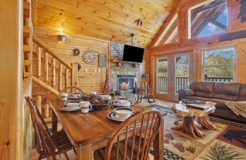 Hemlock Hills House | Stunning Mountain Cabin w Hot tub