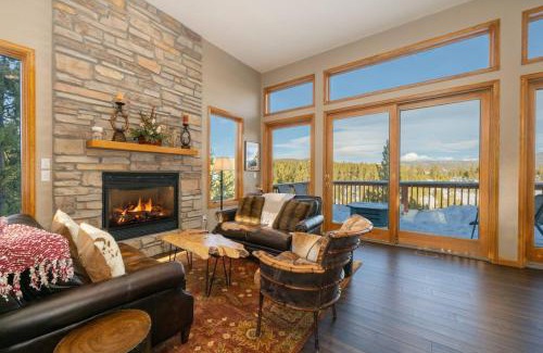 Pole Creek Meadows House | Stunning Mountain Retreat with View and Private Hot Tub