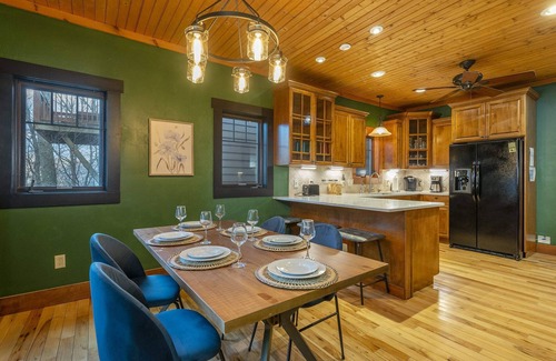 Laurel Ridge House | Stunning Mtn Views~ HotTub~Movie Theater~Game Room