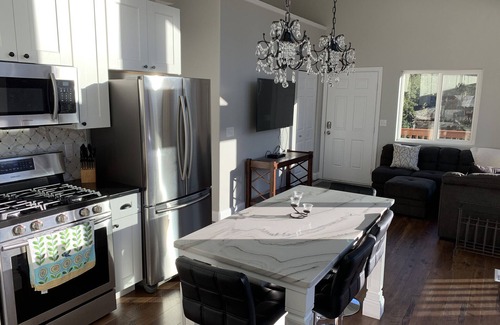Alyeska House | Stunning, New 2 bedroom Unit Minutes from Alyeska Resort