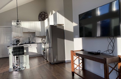 Alyeska House | Stunning, New 2 bedroom Unit Minutes from Alyeska Resort