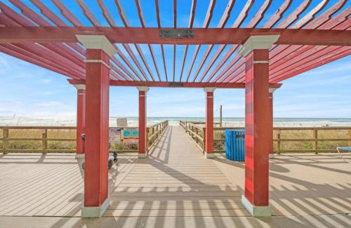 Long Beach Apartment | Stunning Ocean & Sunset Views, Direct Beach Access with 2 King Bedrooms at Panama City Beach, Fl