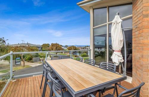 Torquay House | Stunning ocean views indoor spa and sun deck