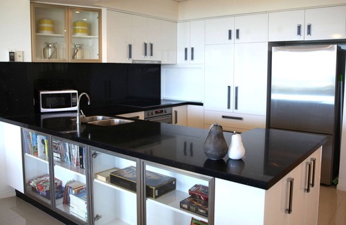 Moffat Beach Apartment | Stunning Oceanfront Apartment