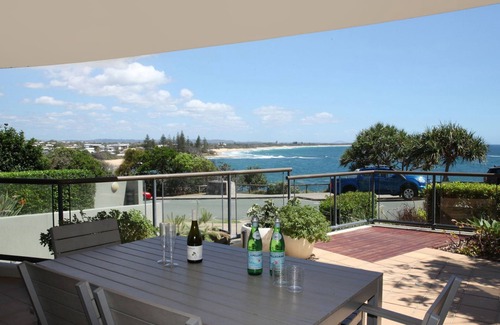 Moffat Beach Apartment | Stunning Oceanfront Apartment