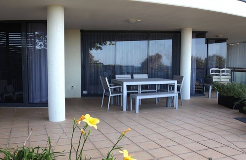 Moffat Beach Apartment | Stunning Oceanfront Apartment