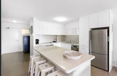 Shelly Beach Apartment | Stunning Oceanfront Apartment. Enjoy the ocean breeze, pool and private garden.
