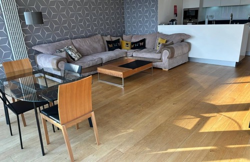 Laurieston Apartment | Stunning park view Quartermile apartment close proximity to Castle & University