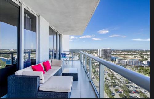Hallandale Beach Apartment | Stunning Penthouse Suite Waterfront 2BD 2BA