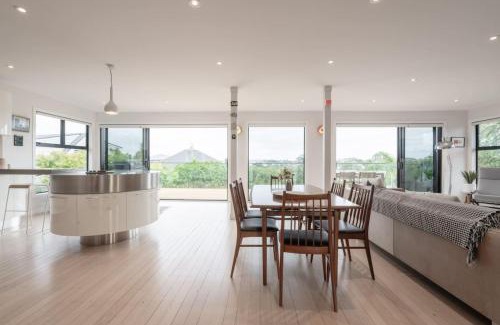 Kohimarama House | Stunning Poolside Residence