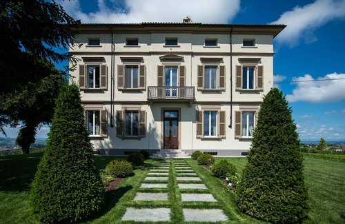 Costigliole d'Asti Villa | Stunning private villa for 12 people with A/C, WIFI, private pool, TV, patio and panoramic view