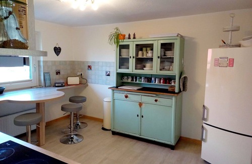 Colpin House | Stunning private villa for 6 guests with WIFI, TV, patio, pets allowed, panoramic view and parking