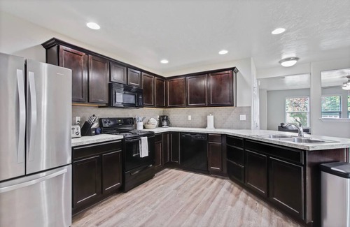 Meridian House | Stunning Private 3 Bedroom Home in the Heart of Meridian
