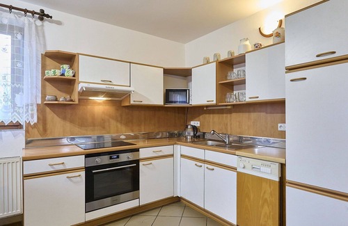 Korenov House | Stunning private villa for 20 guests with WIFI, private pool, TV, terrace and pets allowed