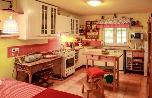 Holubovska Basta House | Stunning private villa for 4 guests with WIFI, TV, terrace and pets allowed