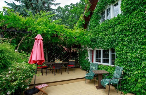 Holubovska Basta House | Stunning private villa for 4 guests with WIFI, TV, terrace and pets allowed