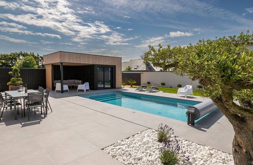 Cleder House | Stunning private villa for 8 guests with private pool, WIFI, TV and terrace