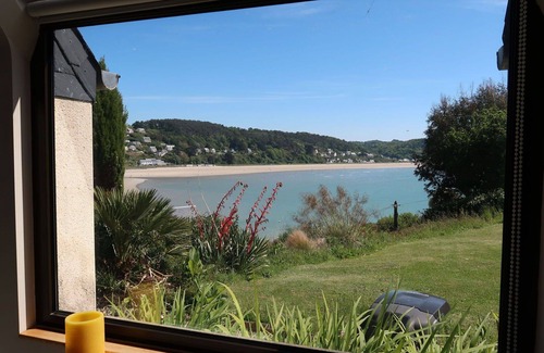 Saint-Michel-en-Greve House | Stunning private villa for 8 guests with WIFI, TV, terrace and pets allowed