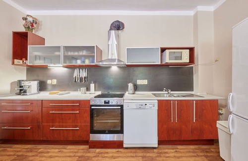 Cerny Dul Villa | Stunning private villa for 15 people with WIFI, TV, balcony, pets allowed and parking