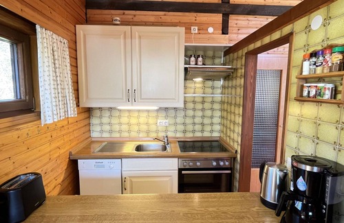 Bernau House | Stunning private villa for 6 guests with TV, balcony and pets allowed