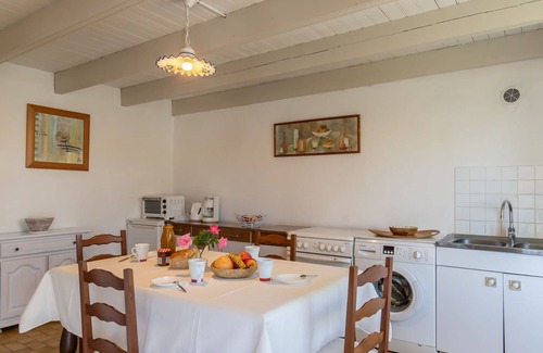 Plogoff House | Stunning private villa for 5 guests with TV, terrace, pets allowed and panoramic view
