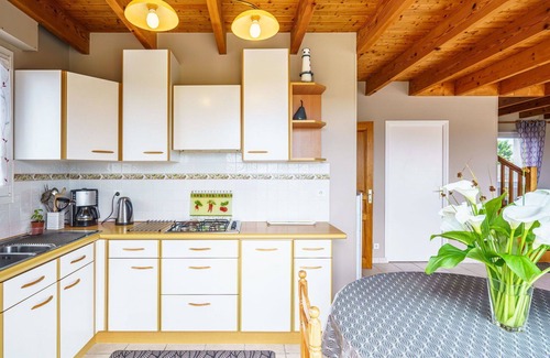 Primelin House | Stunning private villa for 6 people with TV, terrace, pets allowed and parking