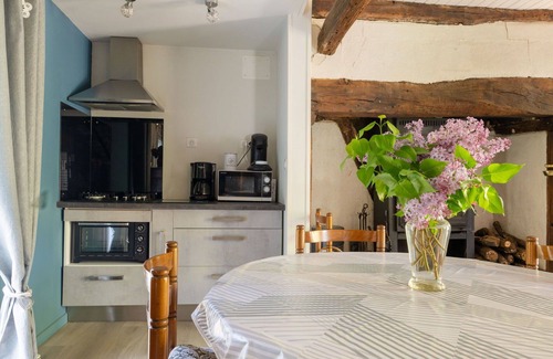 Teyssieu House | Stunning private villa for 4 people with TV, terrace and pets allowed