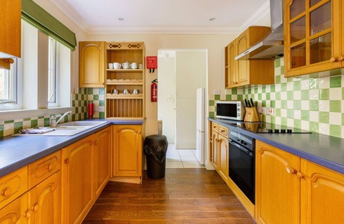 Bearnock House | Stunning private villa for 4 people with TV, patio, pets allowed, panoramic view and parking