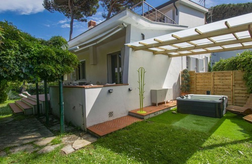 Tirrenia Villa | Stunning private villa for 6 people with hot tub, WIFI, A/C, TV, terrace, pets allowed and parking