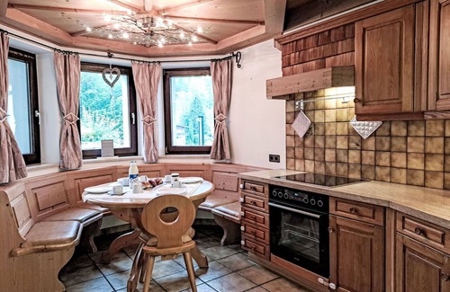Woergl House | Stunning private villa for 10 guests with hot tub, private pool, WIFI, TV and terrace