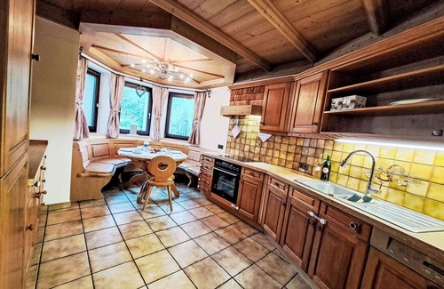 Woergl House | Stunning private villa for 10 guests with hot tub, private pool, WIFI, TV and terrace