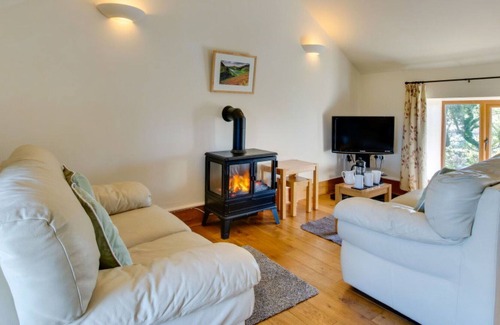 Glandyfi House | Stunning private villa for 6 guests with WIFI, TV, patio, pets allowed, panoramic view and parking