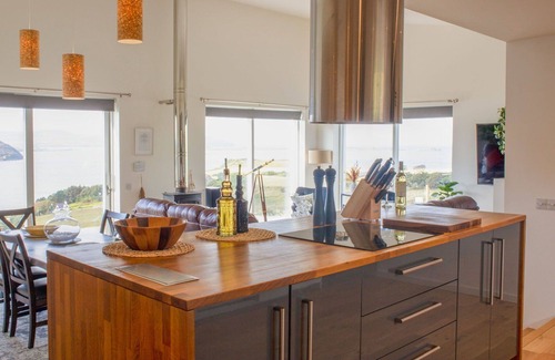 Stein House | Stunning private villa for 6 guests with WIFI, TV, terrace and pets allowed