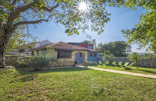 Rebici House | Stunning private villa for 6 guests with WIFI, A/C, TV, terrace, pets allowed and parking