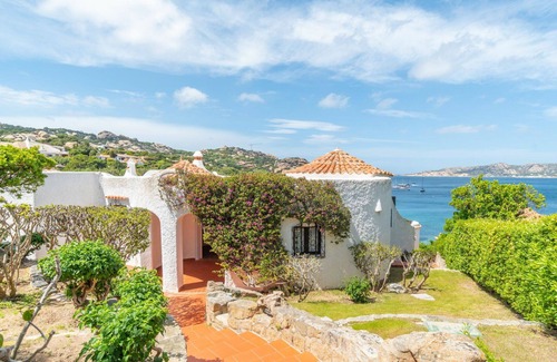 Punta Sardegna Villa | Stunning private villa for 10 guests with A/C, TV, terrace, pets allowed and parking