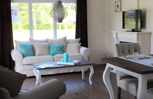 Susteren House | Stunning private villa for 4 people with WIFI, pool, TV and terrace